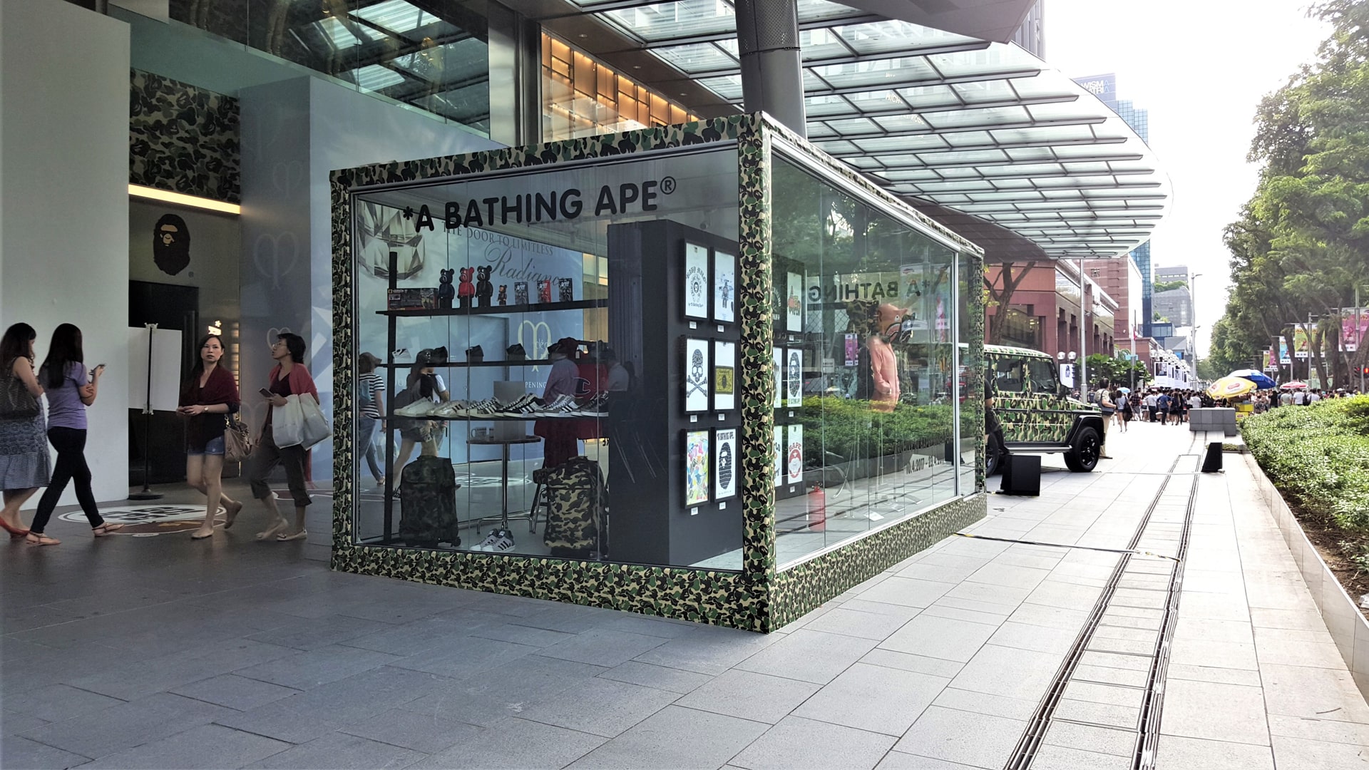tsc_opt-images_tubelar-system_a-bathing-ape-popup-store-1920x1080-04-min