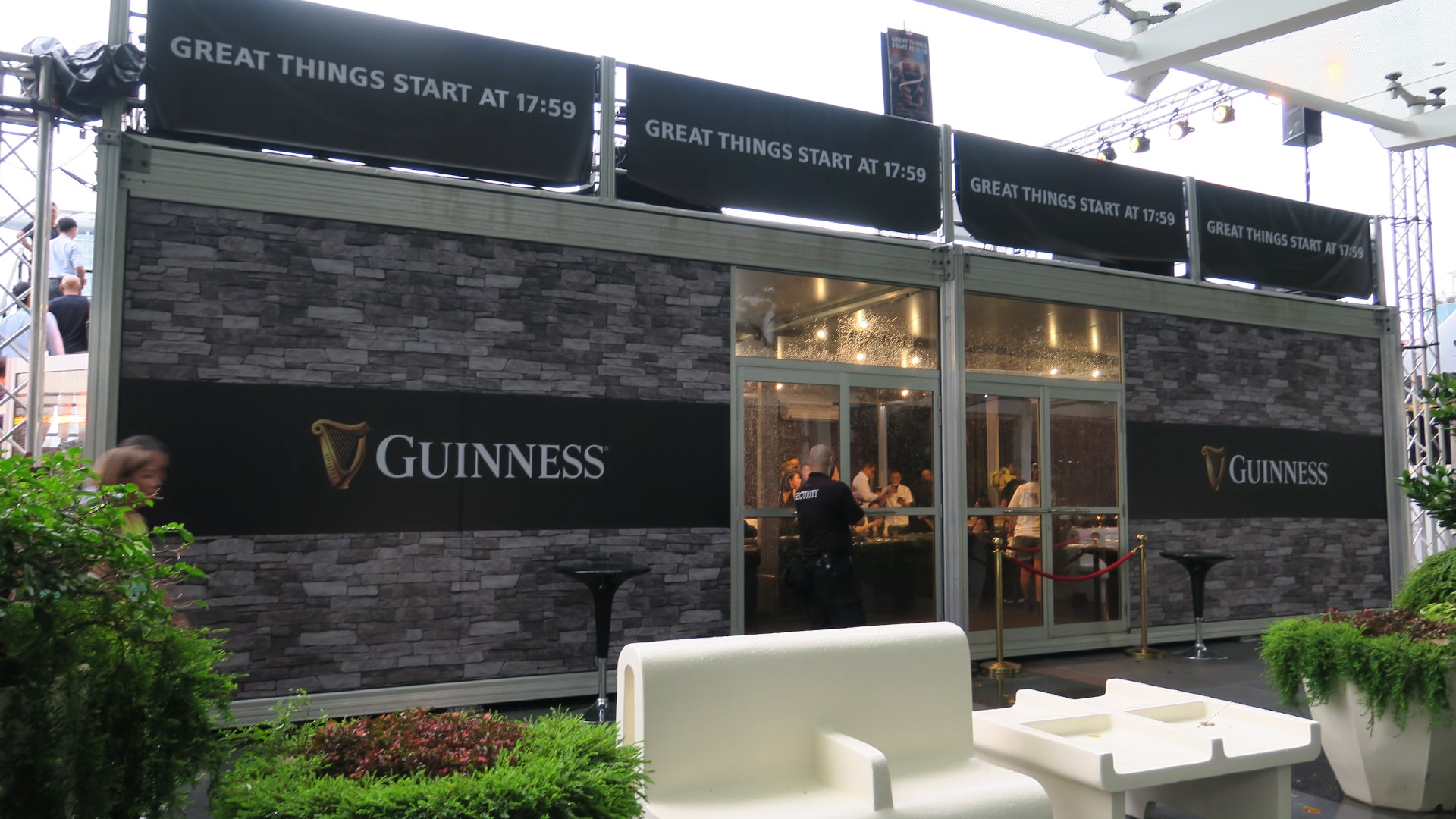 tsc_opt-images_tubelar-system_guinness-double-storey-pop-up-lounge-1920x1080-01-min