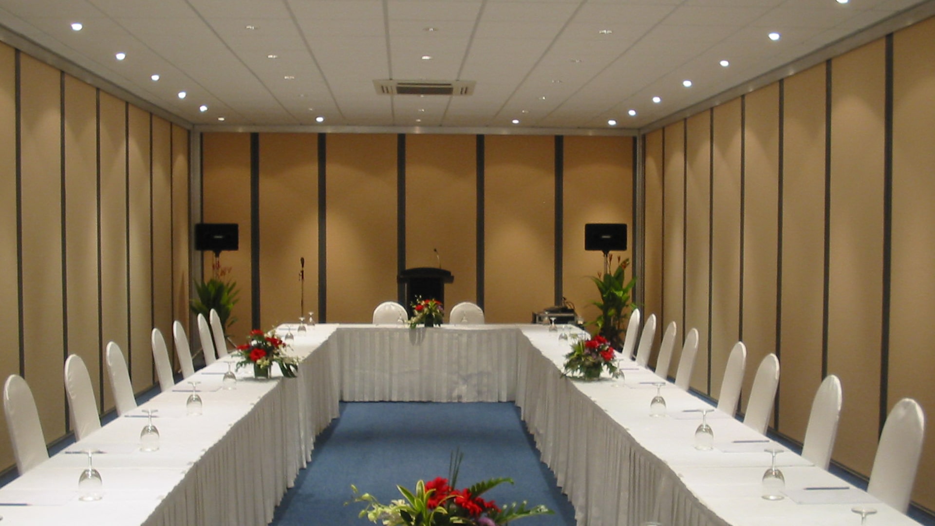 tsc_opt-images_tubelar-system_singapore-expo-expandable-meeting-rooms-1920x1080-02-min