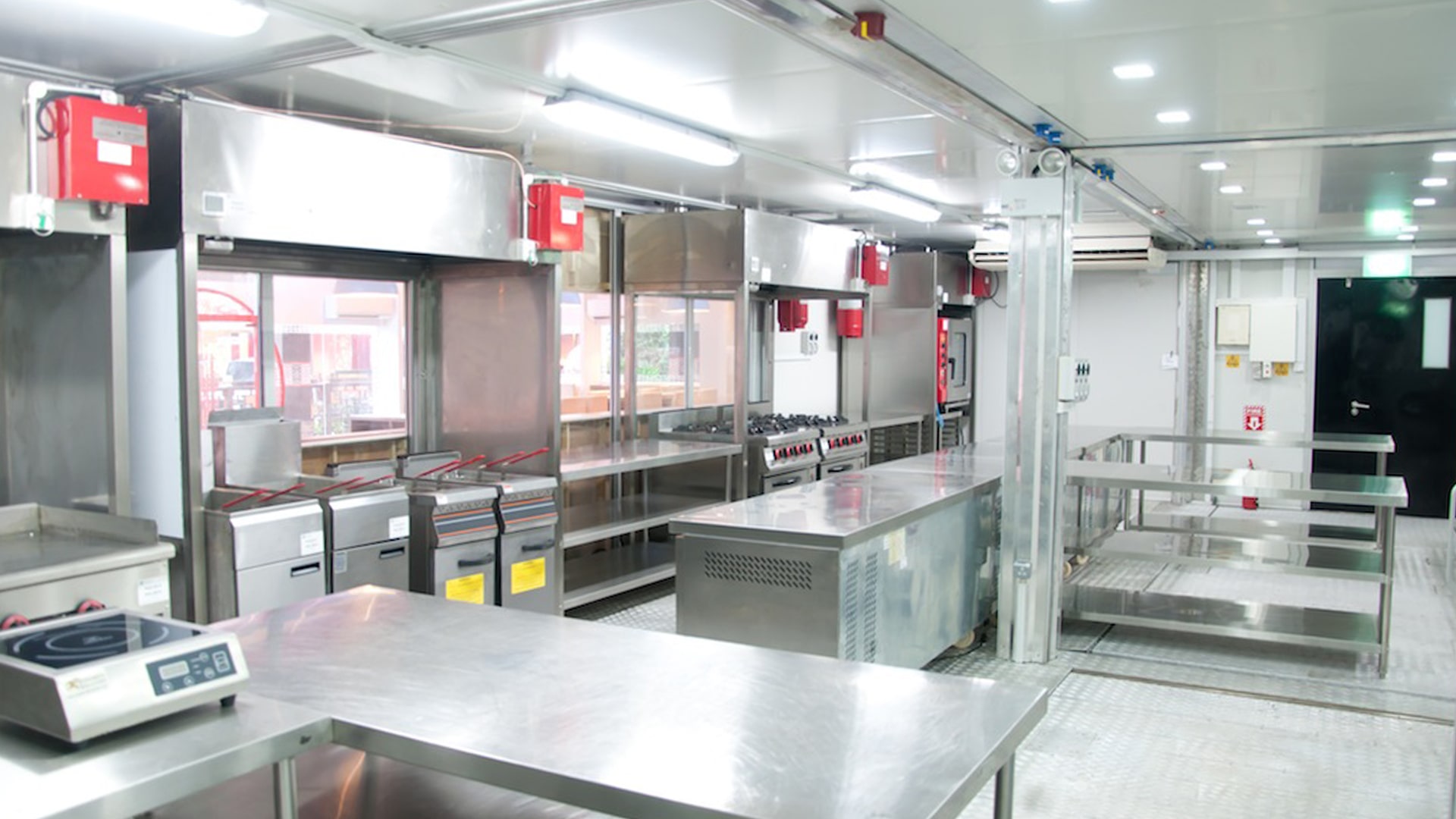 tsc_opt-images_tubelar-system_singapore-grand-prix-base-kitchens-1920x1080-03-min