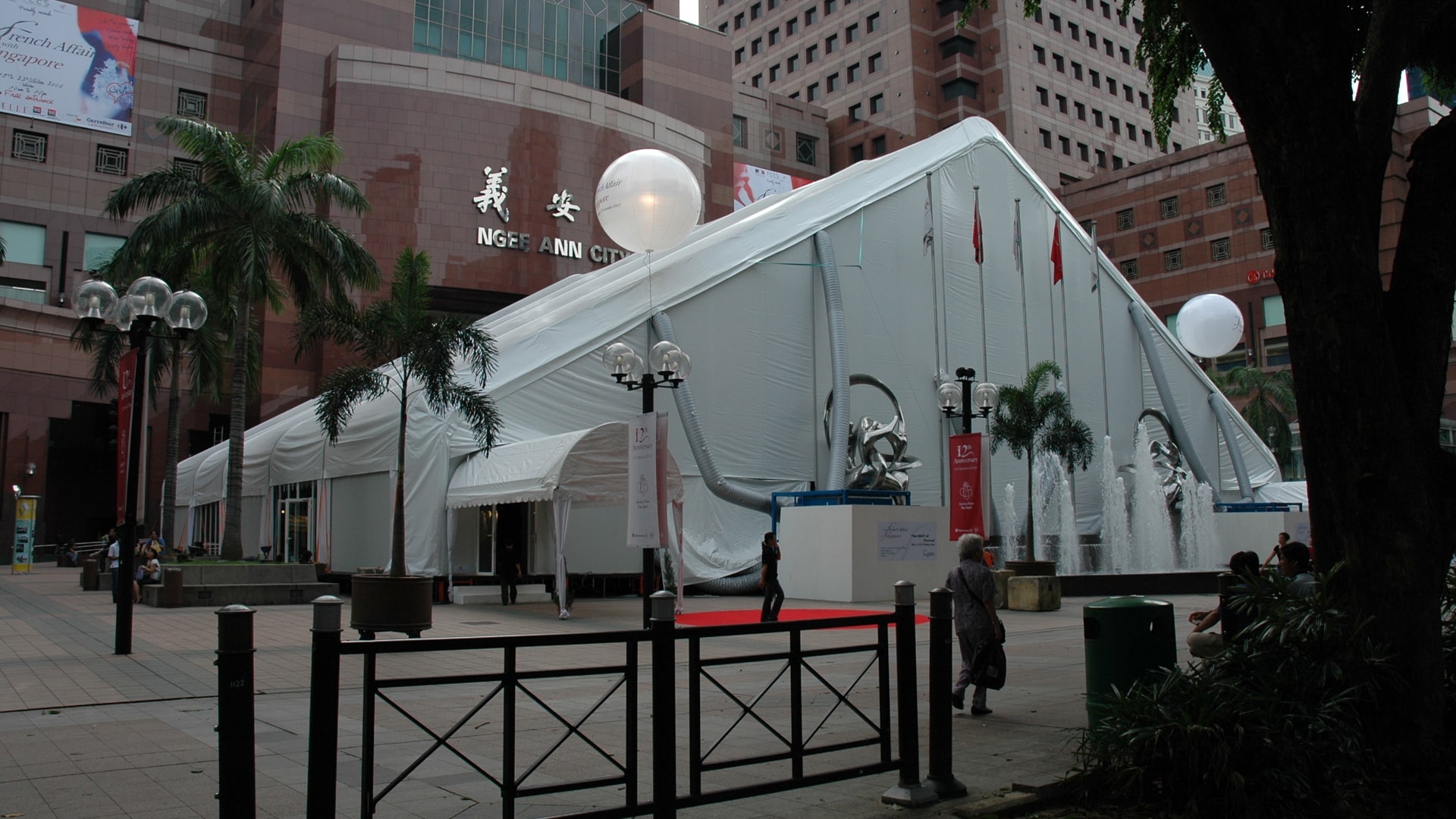 tsc_opt-images_customized-structures_ngee-ann-jewelfest-customized-tent-structure-1920x1080-01-min