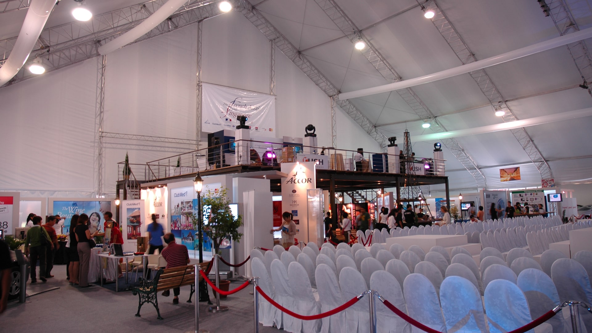 tsc_opt-images_customized-structures_ngee-ann-jewelfest-customized-tent-structure-1920x1080-02-min