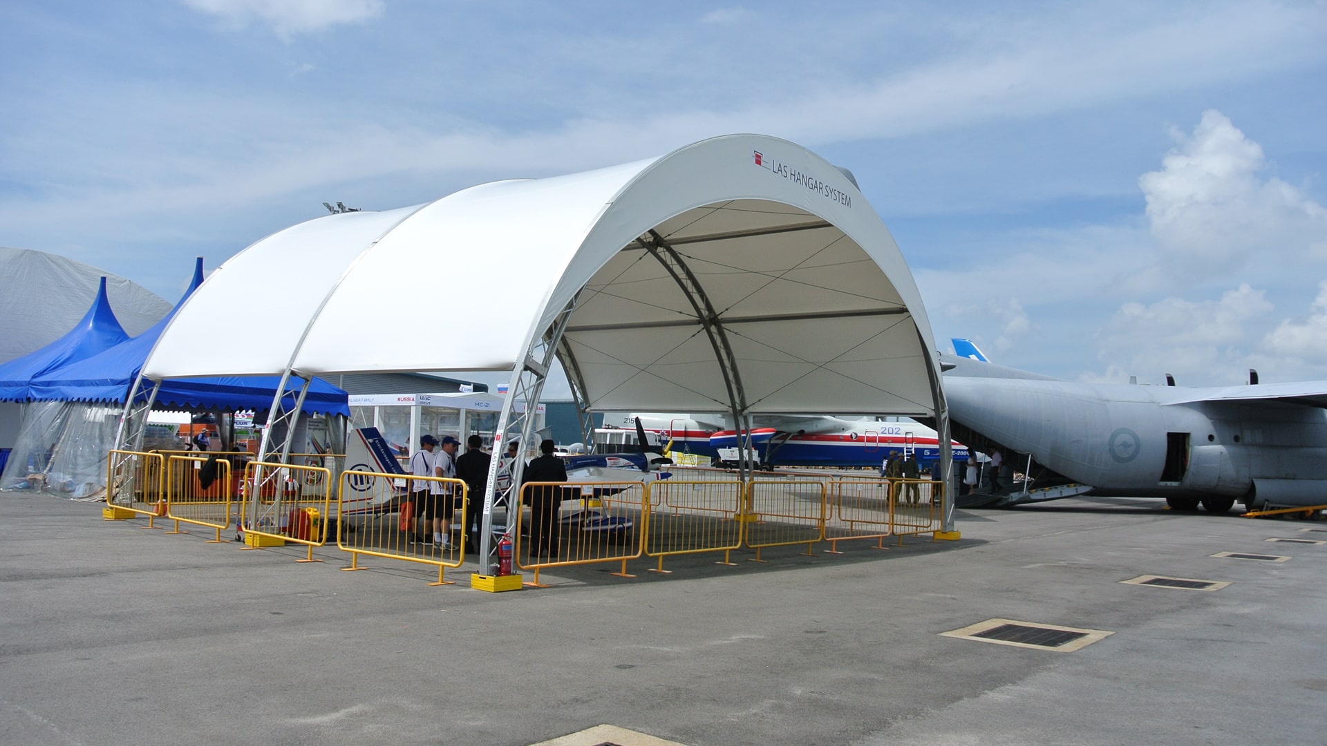 tsc_opt-images_mega-structures_singapore-air-show-aircraft-hangar-structure-1920x1080-01-min