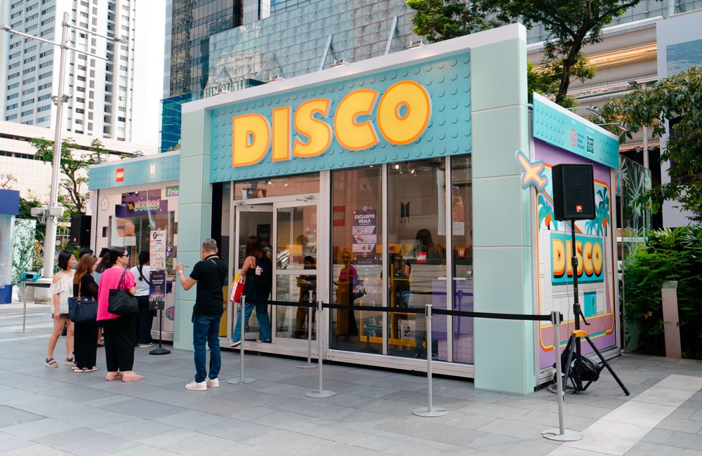 LEGO-BTS-Dynamite-disco-retail-zone